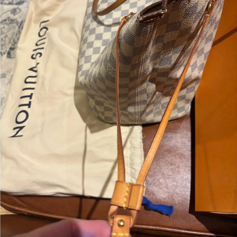 Louis Vuitton Damier Azur Canvas Tote in Ivory and Light Blue with Vachetta Trim - Picture 2 of 15